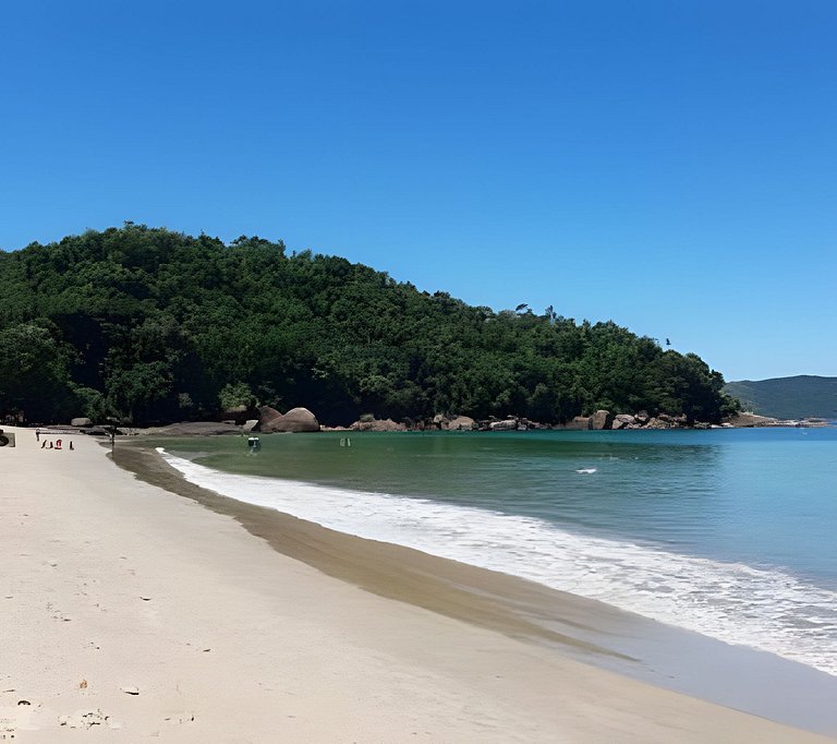 Flat econômico perto da Praia do Lázaro