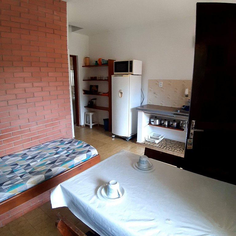 Flat 5 pessoas,pet Friendly, cozinha completa,perto da Praia