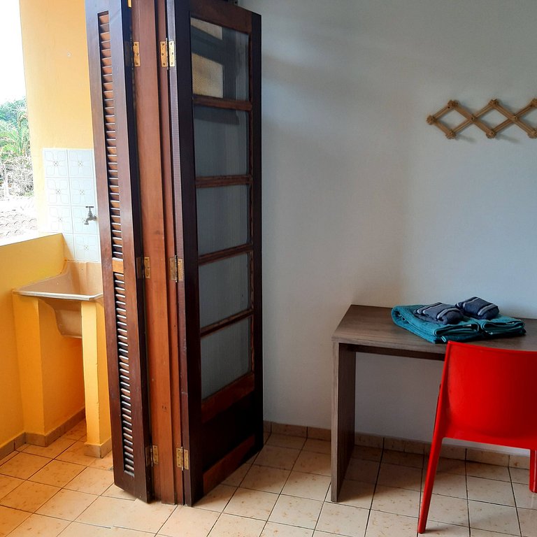Flat 5 pessoas,pet Friendly, cozinha completa,perto da Praia