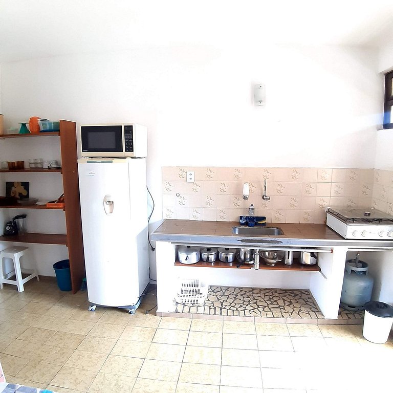 Flat 5 pessoas,pet Friendly, cozinha completa,perto da Praia