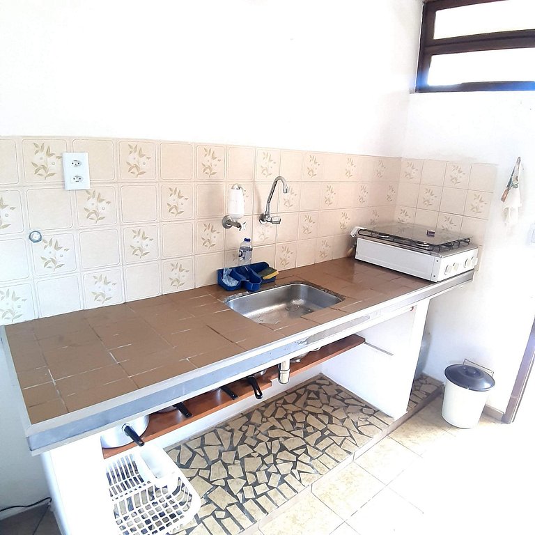 Flat 5 pessoas,pet Friendly, cozinha completa,perto da Praia