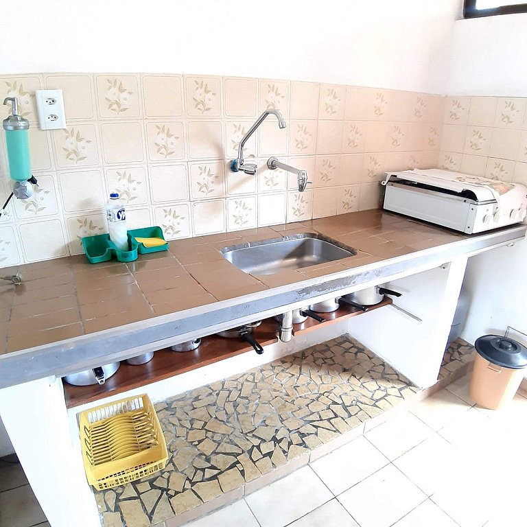 Flat 5 pessoas,pet Friendly, cozinha completa,perto da Praia