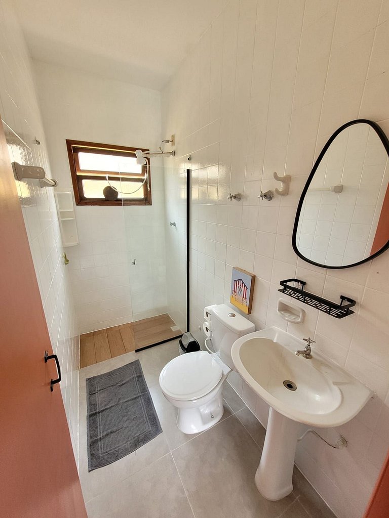 Flat 5 pessoas,pet Friendly, cozinha completa,perto da Praia