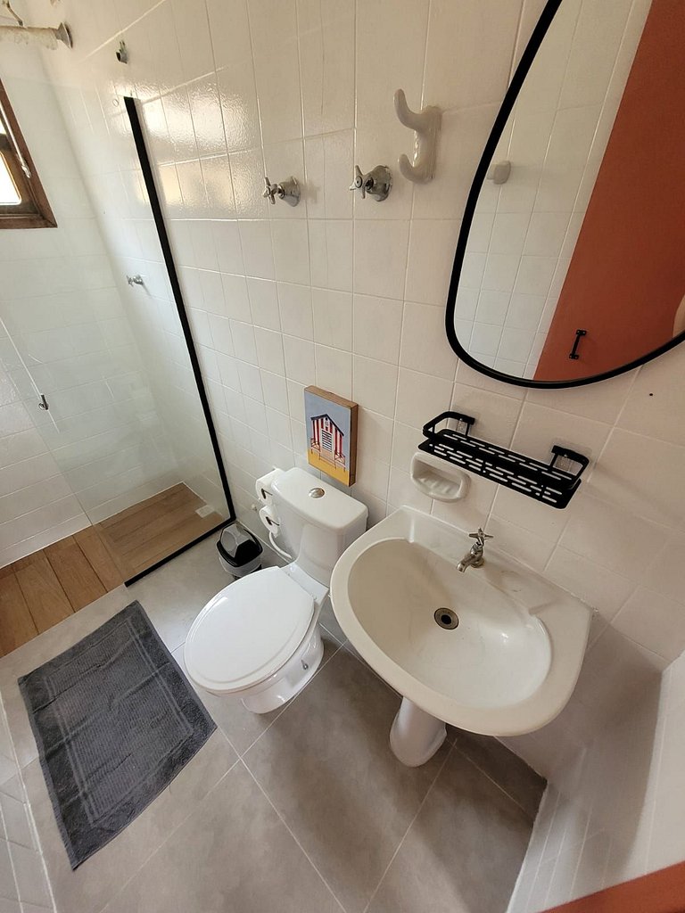 Flat 5 pessoas,pet Friendly, cozinha completa,perto da Praia