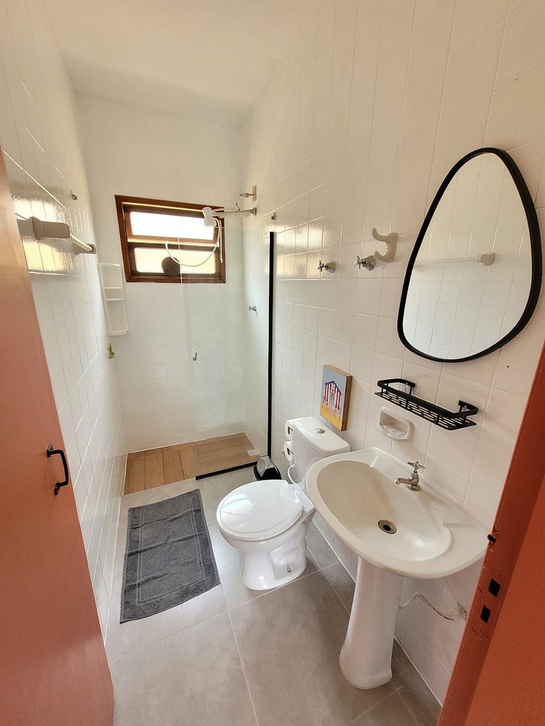 Flat 5 pessoas,pet Friendly, cozinha completa,perto da Praia