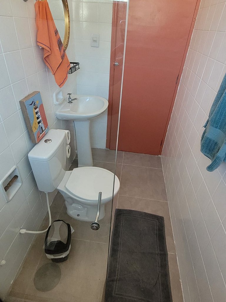 Flat 5 pessoas,pet Friendly, cozinha completa,perto da Praia
